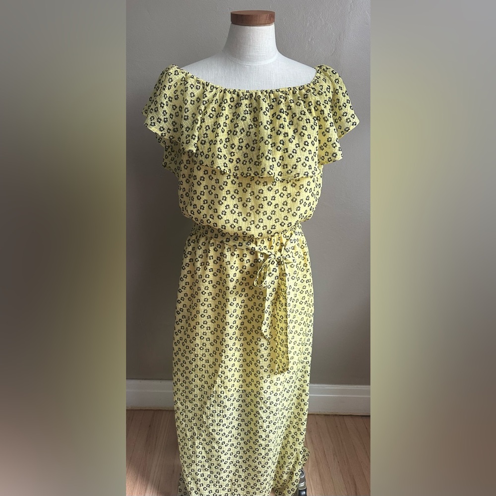 Maxi Dress perfect for summer or warm months. Medium